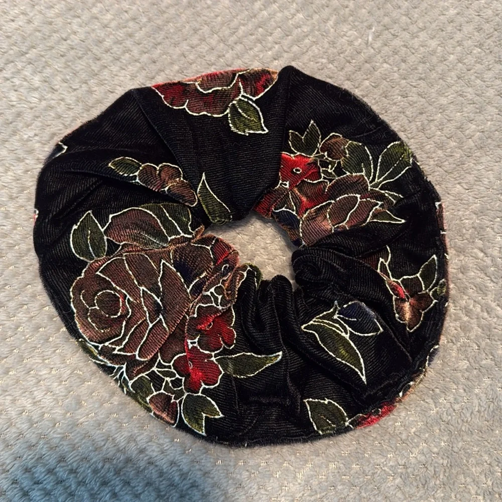 Vintage Velvet Scarf & Scrunchie Set! - Picture 3 of 3